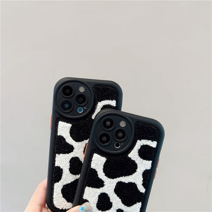 Coque douce en peluche de vache - Iphone séries 11 à 15  La Coqueria