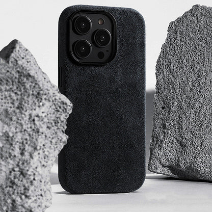 Coque Alcantara, Protection Luxe et Toucher Suède pour iPhone  La Coqueria