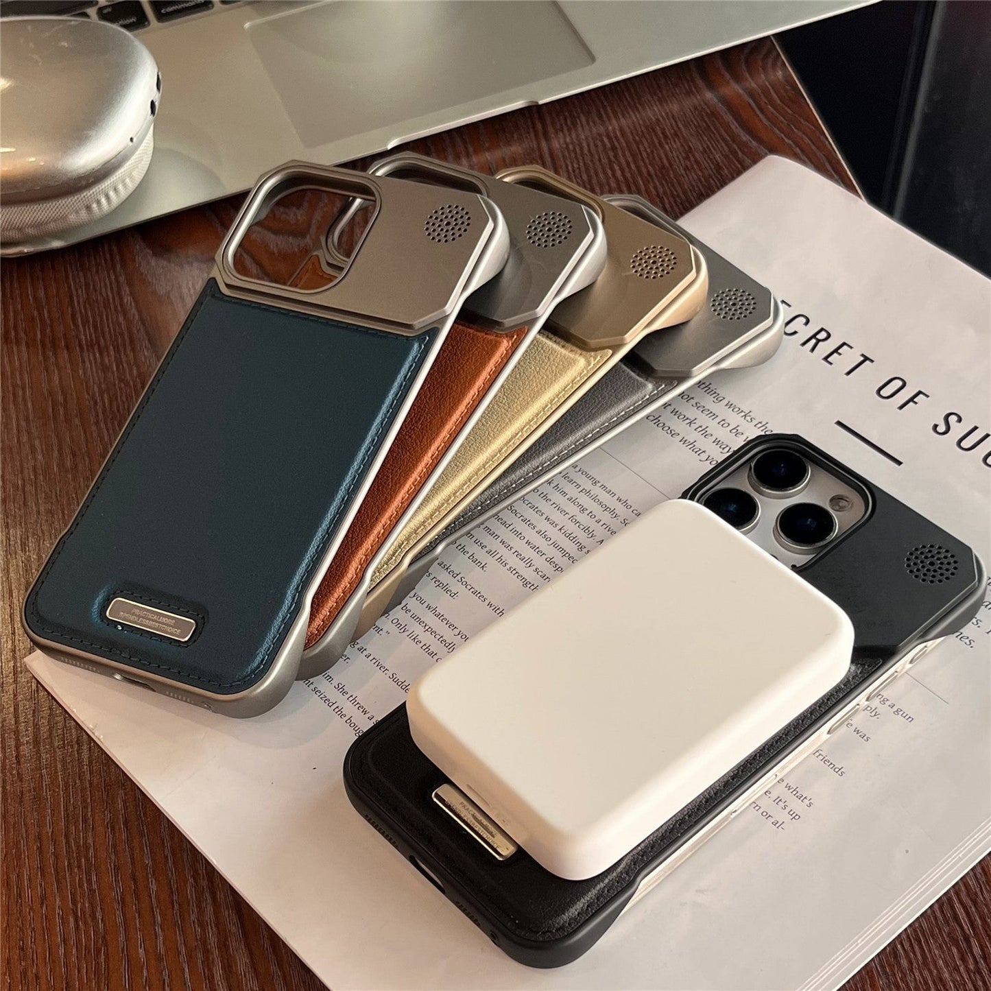 Coque premium en Cuir tendre - Iphone séries 14 à 17  La Coqueria