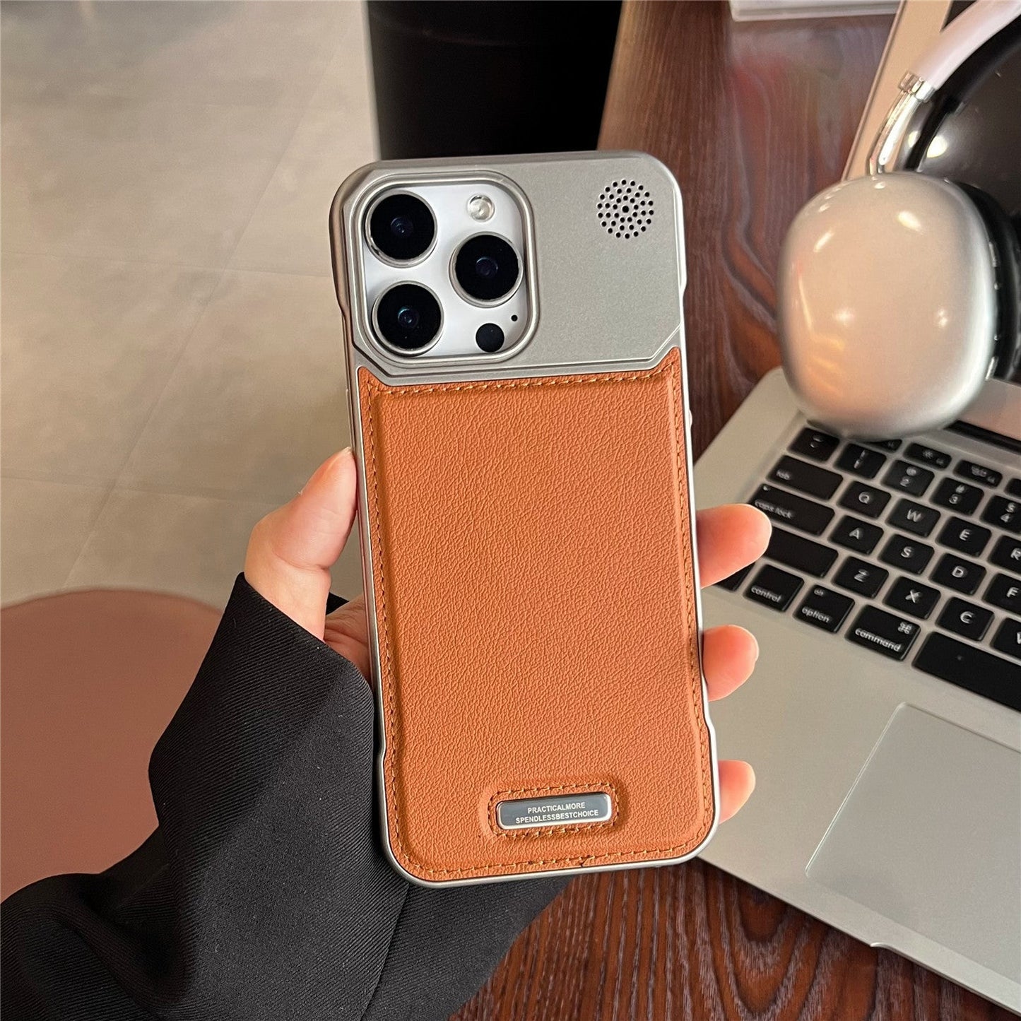 Coque premium en Cuir tendre - Iphone séries 14 à 17  La Coqueria