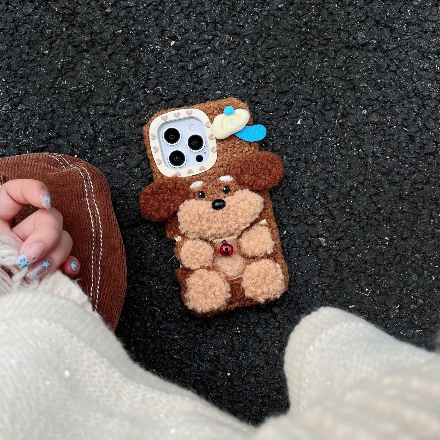 Coque Peluche "Comfy Teddy" - Iphone séries 12 à 16  La Coqueria